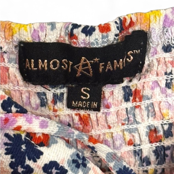 Almost Famous Women's Floral Top with Multicolor Design size Small - Picture 4 of 4